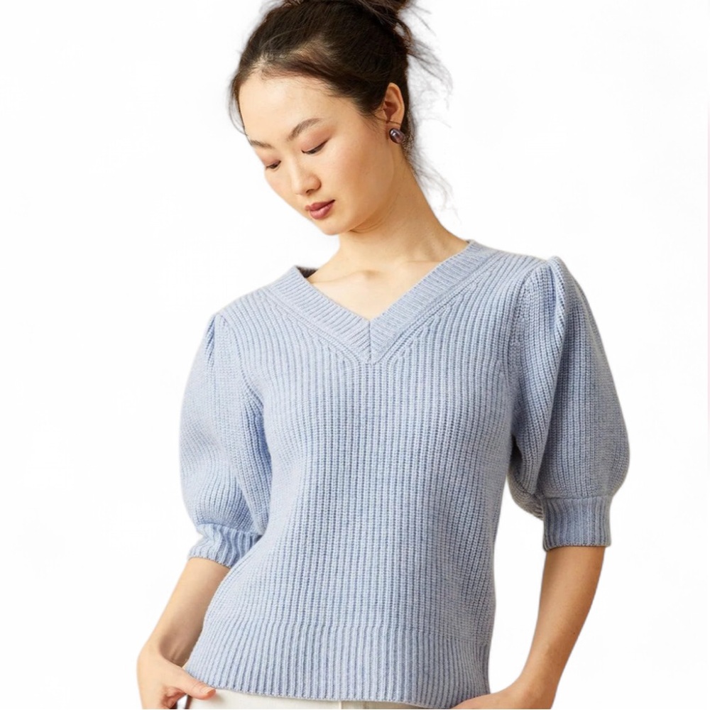Charlotte Brody | Women’s Light V-Neck Cleo Bluebell Puff Sleeve Sweater | XS
